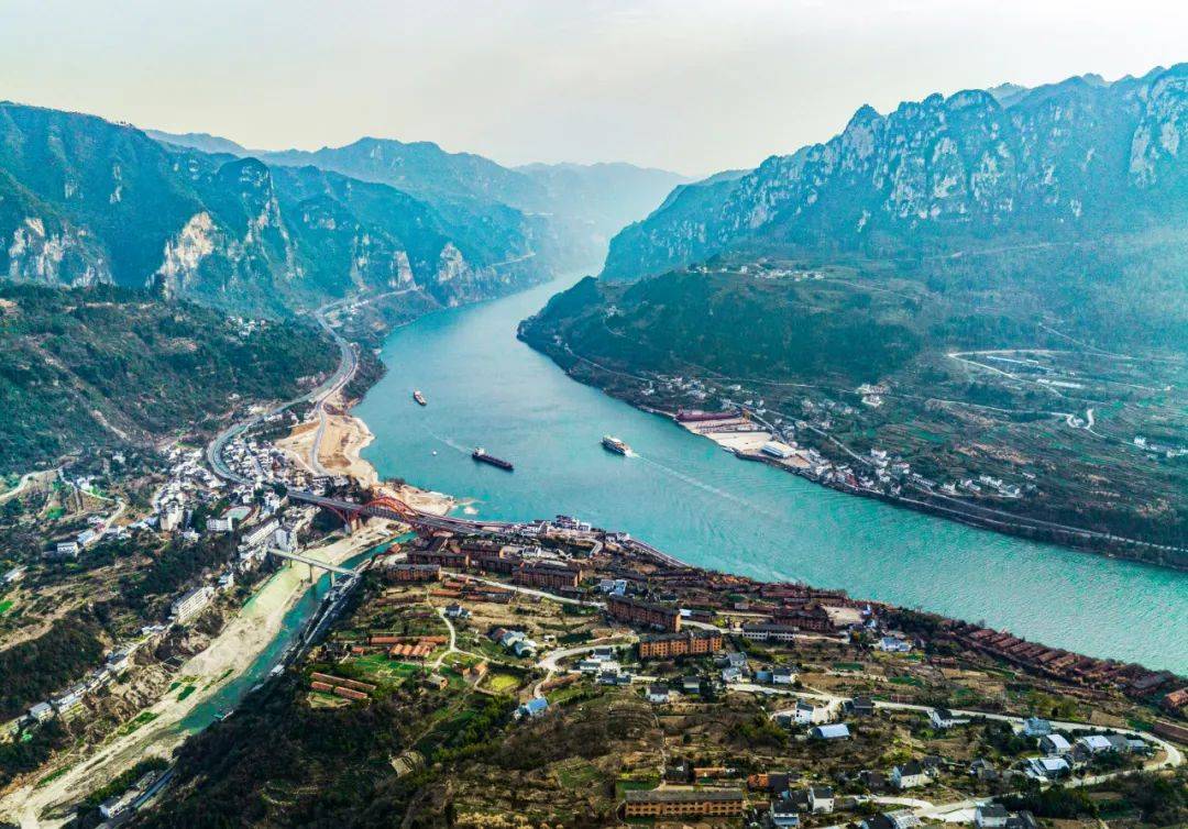 湖北小城，阳光下的日常画卷